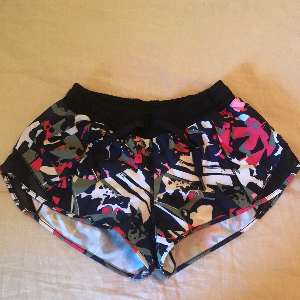 Lululemon hotty hot shorts (short)